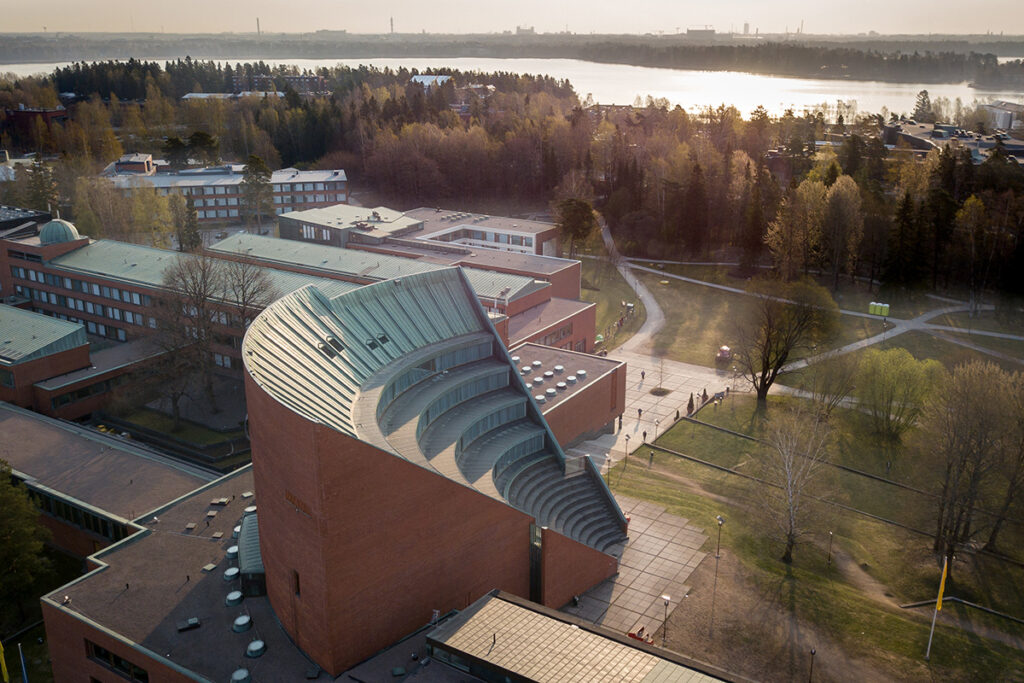 Vuoden merkittävin lajoituksemme 200 000 € annetaan Insinööritieteiden korkeakoululle aalto university campus spring 2019 photo matti ahlgren original 1200x800