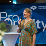 Pro Quality -juontaja Anne Rahikainen web proquality25 35 1030x688