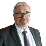 Toimitusjohtaja Jaakko Tuominen jaska valkoisella taustalla 841x1030