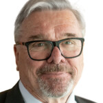 Toimitusjohtaja Jaakko Tuominen jaska valkoisella taustalla passikuvakoko